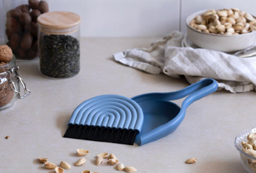 Dust Arch Dust Pan & Brush Set by Peleg Design